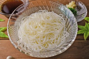 「そうめん」「冷やし中華」以外のこの時期にピッタリの昼飯