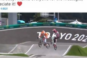 【悲報】スタッフさん、自転車競技(BMX)でコースを横切り選手に激突。選手は怪我してレースは台無しに
