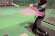 【動画】女さんがバッティングセンターに挑戦した結果ｗｗｗｗｗｗｗｗｗｗｗｗ