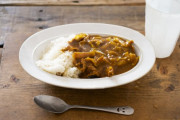 カレーには醤油掛けるだろ？