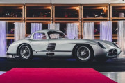 メルセデスの300SLRクーペ、自動車史上最高額で売却　１８２億円