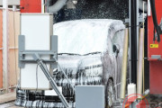 なぜ「スライドドア」が勝手に開いた？ 意外と多い「洗車機で水浸し」 事前にすべき対策とは