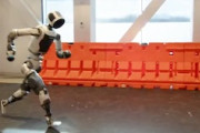 【動画】ボストン・ダイナミクスのロボット、ダイエットに成功して軽やかに。