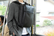 【令和のマナー】電車で「前リュック」はNG？　SNSでは不快に感じるとの声も