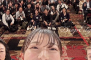坂本花織選手、引退会見で最高の笑顔セルフィー！園子先生＆グレアム先生も嬉しそうな表情で、未来への一歩を祝福する感動の一枚