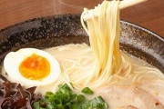 ワイラーメン通「あ、麺"バリカタ"でお願いします」店員「は…はい！(やべぇこいつガチや)」