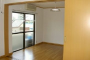 「あなたは二人暮らしだから部屋が余ってていいわね！二階の一部屋！私物を置かして〜」