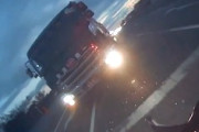 【動画】ひえっ！信号停止で大型ダンプに突っ込まれてしまうドラレコがこわすぎ(@_@;)