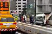 【動画】 首都高・渋谷3号線でトラックが落ちかける事故発生で騒然　渋谷入口封鎖、246号通行止め