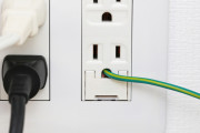 電化製品｢必ずアース接続を行ってください（怒）｣