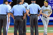 阪神　岡田監督、審判団と握手せず不敵な笑み　ファンはDeNA京田と敷田審判にブーイング