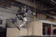 二足歩行ロボット「アトラス」がいつの間にかとんでもない進化を遂げていた