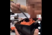 吉野家､直箸で卓上の紅ショウガを口へかき込む動画にブチギレ｢刑事･民事の両面での厳正な対処を行う方針｣