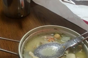 【画像】ワイのご飯、軍隊の前線で出される飯みたい