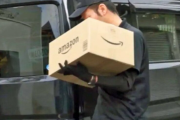 【悲報】タワマンさん、Amazon配達員にブチギレ「変な◯◯◯で配達するな！警察に通報するぞ！！」