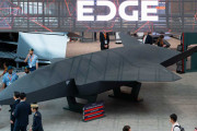 アラブ首長国連邦のEDGE、IDEX2023で無人戦闘機「Jeniah」を披露
