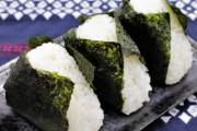 おにぎりの海苔はパリパリ派？しっとり派？