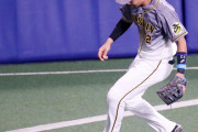 阪神井上プロ初失策　右翼でアルモンテの打球そらす