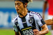 「44歳の私より遅かった」ボタフォゴ退団の本田圭佑を元ブラジル代表MFがバッサリ！ 同僚やOBからも厳しい声