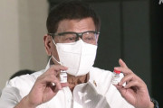 【フィリピン】日本提供のワクチン到着　ドゥテルテ大統領、みずからワクチンのコンテナを出迎え歓迎