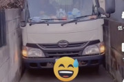 【画像】ごみ収集車ってこんな狭い道が収集ルートらしいけど、これって運転難しいの？