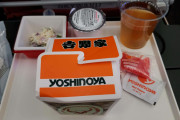 外国人「吉野家？なんて贅沢なんだ！」 日本航空の機内食が美味しそうで嫉妬する 海外の反応