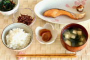 納豆、みそ汁、魚、日本人は普通の日の朝食に何を食べるの？健康的な日本の朝食を教えてくれ！海外の反応