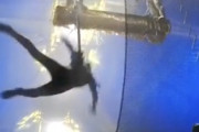 【事故】サーカスの空中ブランコの人、観客席に落下してしまう。