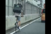 【動画】 ウーバーイーツ配達員が自転車で首都高に侵入、爆走する瞬間を激撮され衝撃走る