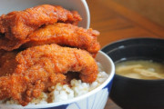 ワイ(個人経営の定食屋に来たぞ。若いし無料で大盛りにしてくれるんやろなぁ)  →結果・・・