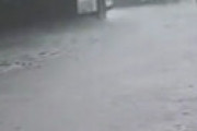 【動画】 秋田市で再び大雨、洪水警報発表　冠水被害の報告相次ぐ 「道路が川に」