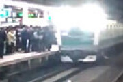 【動画】 埼京線・池袋駅で人身事故 「駅員の絶叫のあとにドン」「目の前の人がダイビング」 緊急車両集結