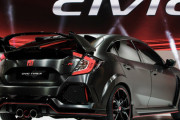 今度出るシビックタイプRが気になってるんだけど・・・・