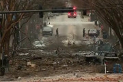 【怖すぎ】米テネシー州で大規模爆発・・・車から「15分以内に爆弾が爆発する」という警告音声流れる
