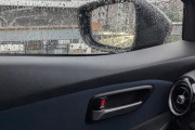 雨の日の運転　サイドミラー見えない