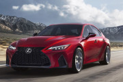 5リッターV8自然吸気エンジン搭載の「レクサスIS」の国内導入が決定