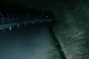 【恐い人間】夜の山にベンツ→予想通りの結果に…