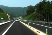 【悲報】国土交通省「んー、お金勿体ないし高速道路は2車線で整備したろ！w」