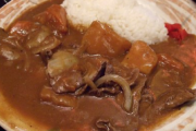 彼女が初めて作ったカレーの肉が、100g1500円だった。月収20万俺「随分いい肉使ったんだね…」彼女「そうなの？」俺「えっ」→結果…