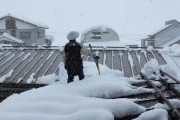 【衝撃】おじいさん、『命綱』を付けて雪下ろしをした結果・・・・
