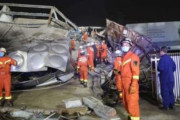 海外「中国でホテルが倒壊。コロナウイルス検疫のために待機していた70人が生き埋めに」