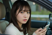 【悲報】女の運転、サイドミラーはもちろんバックミラーすら見ていなかった…