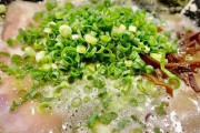 【悲報】ワイ、ラーメン店にネギ持ち込みが発覚し出禁になる
