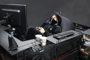 【至れり尽くせり】ゲーム、食事、睡眠のすべてが完結する「ゲーミングベッド」が登場ｗｗｗｗｗ