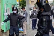 海外「プロフェッショナルと思えない」　日本警察のガサ入れの映像が海外で話題に
