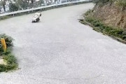 【動画】バイク女子さん下り坂で止まれないｗｗｗｗｗｗ