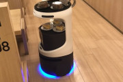 くら寿司、ついに接客をロボットに任せてしまう
