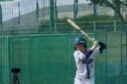 DeNA度会隆輝、フリー打撃２０スイングで４本の柵越え！