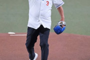 中日ドラゴンズ　清原和博氏が背番号３で始球式に登場　登場曲「とんぼ」に歓声