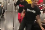 【動画】陽キャ黒人さん、また電車で暴走してしまう